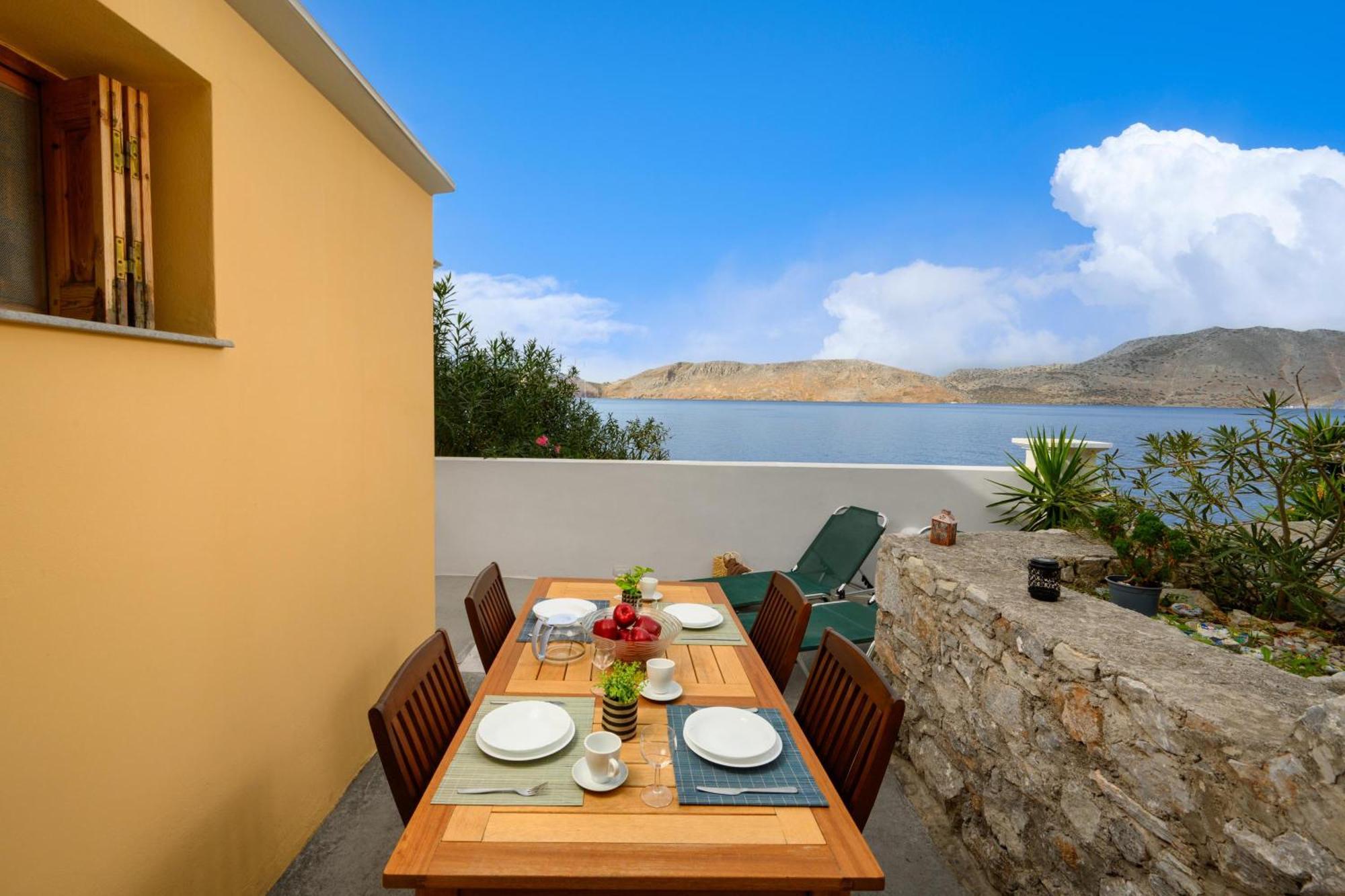 Over The Sea Apartments Сімі Екстер'єр фото