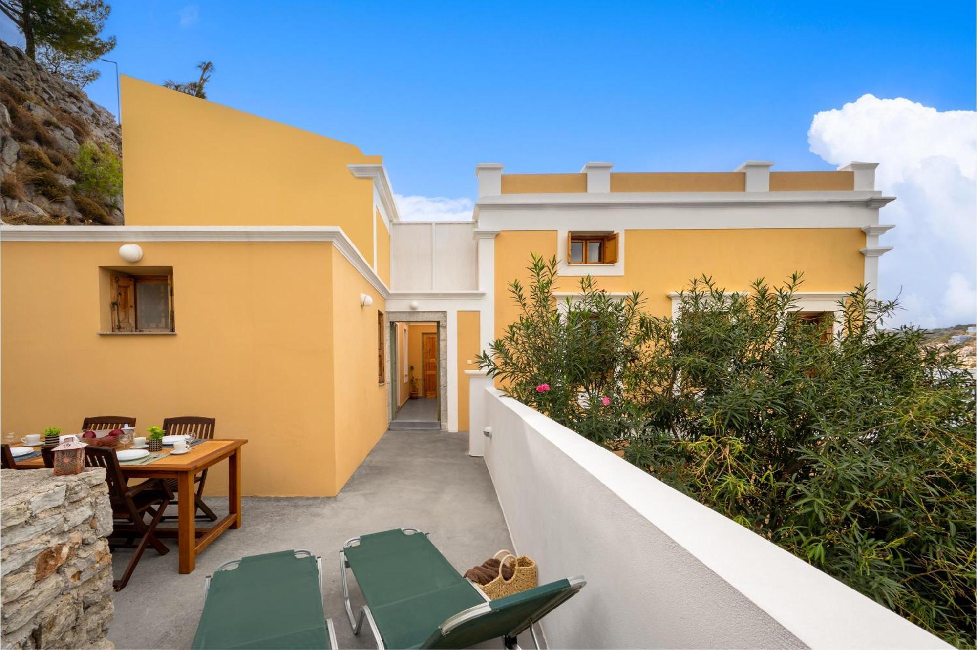 Over The Sea Apartments Сімі Екстер'єр фото
