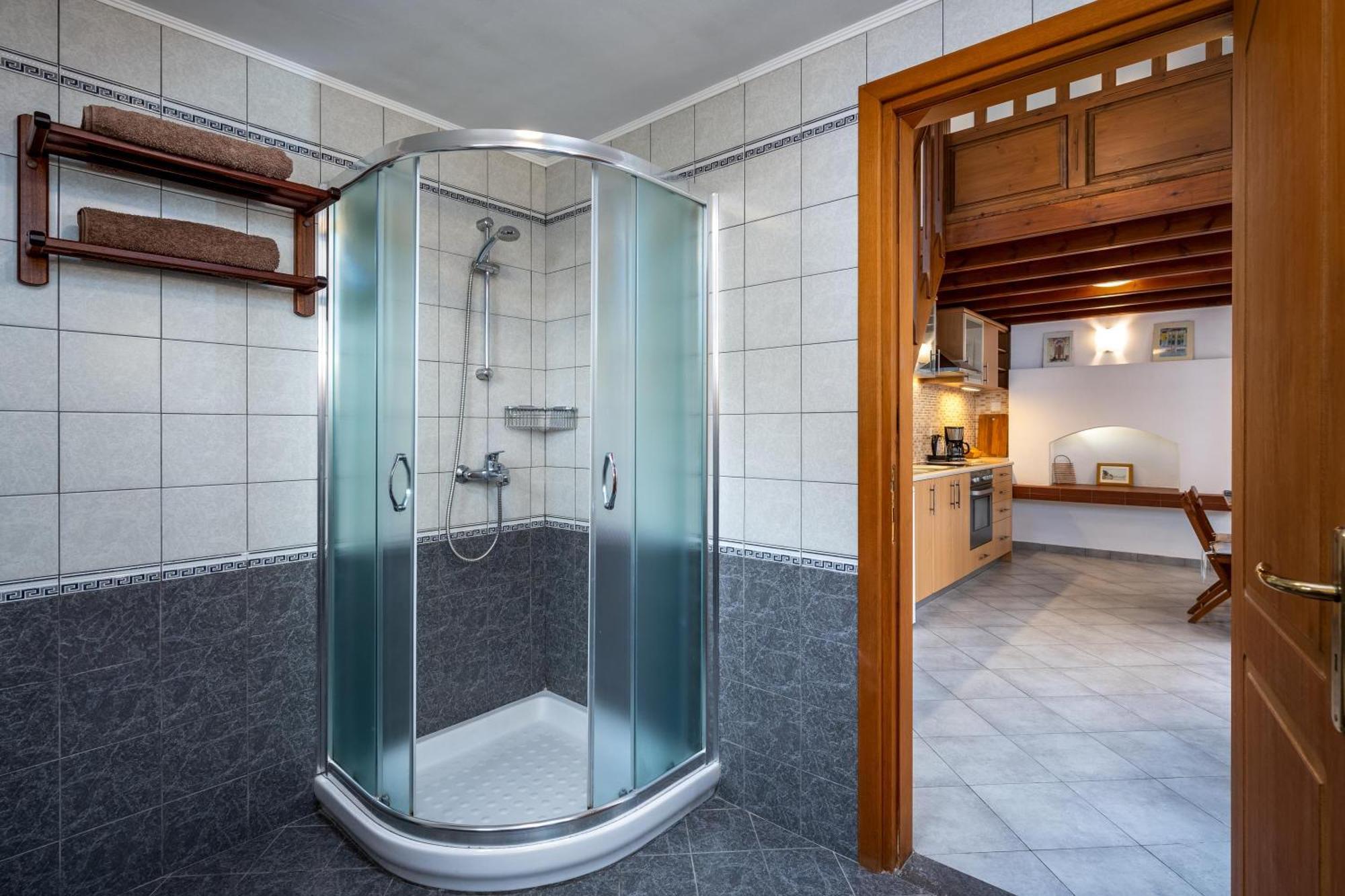 Over The Sea Apartments Сімі Екстер'єр фото