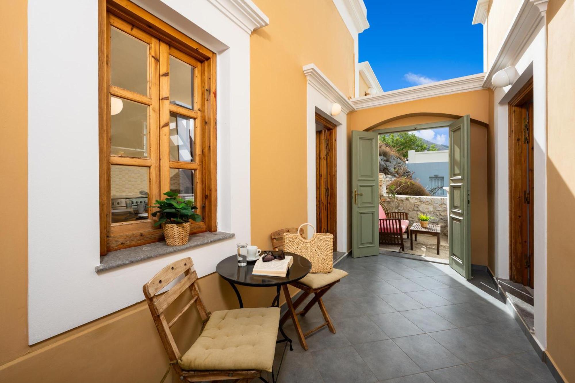 Over The Sea Apartments Сімі Екстер'єр фото